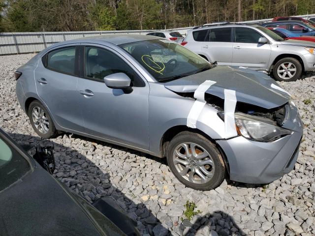 Седаны TOYOTA YARIS 2017 Серебристый
