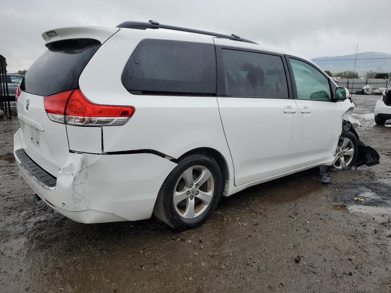 2012 Toyota Sienna - Image 3