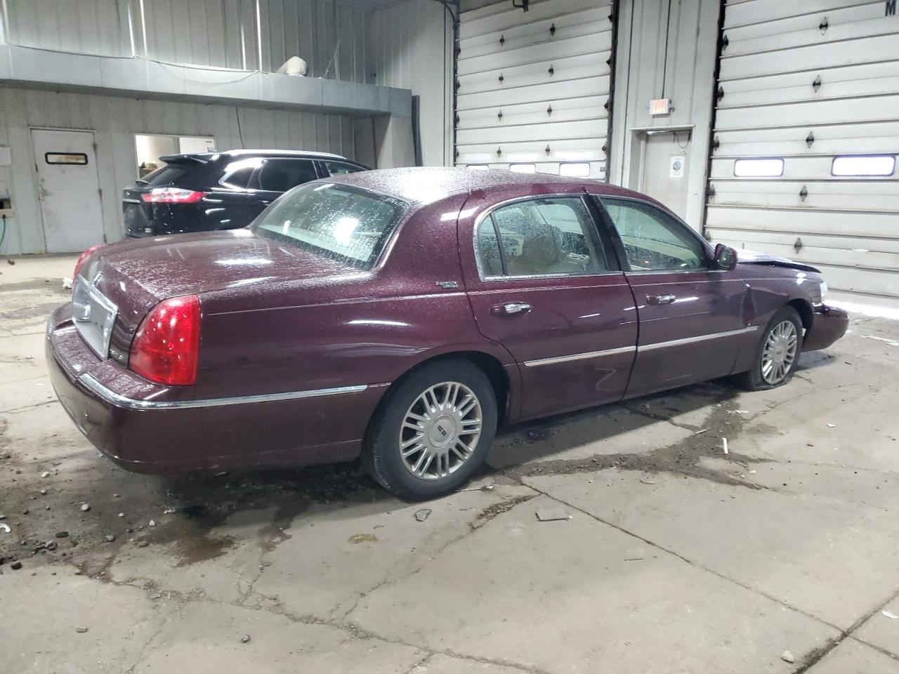 2008 Lincoln Town Car - Image 3