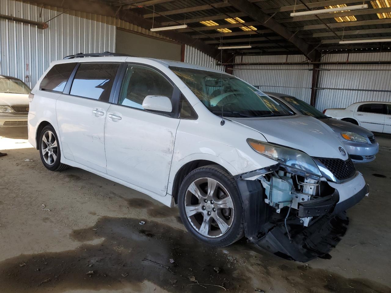 2012 Toyota Sienna - Image 4