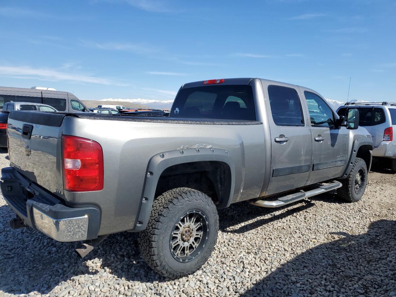 2007 Chevrolet Silverado - Image 3