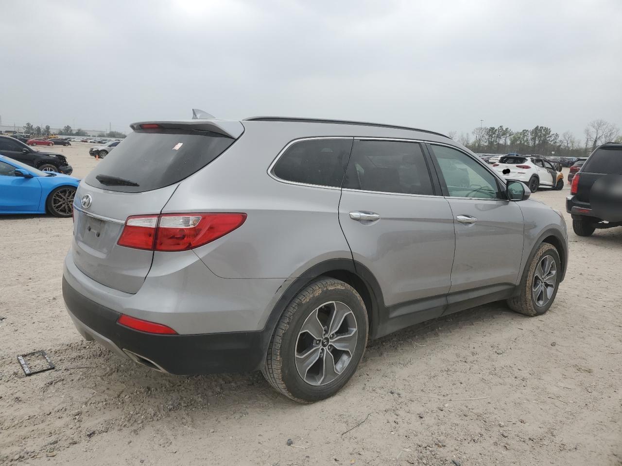 2016 Hyundai Santa Fe - Image 3