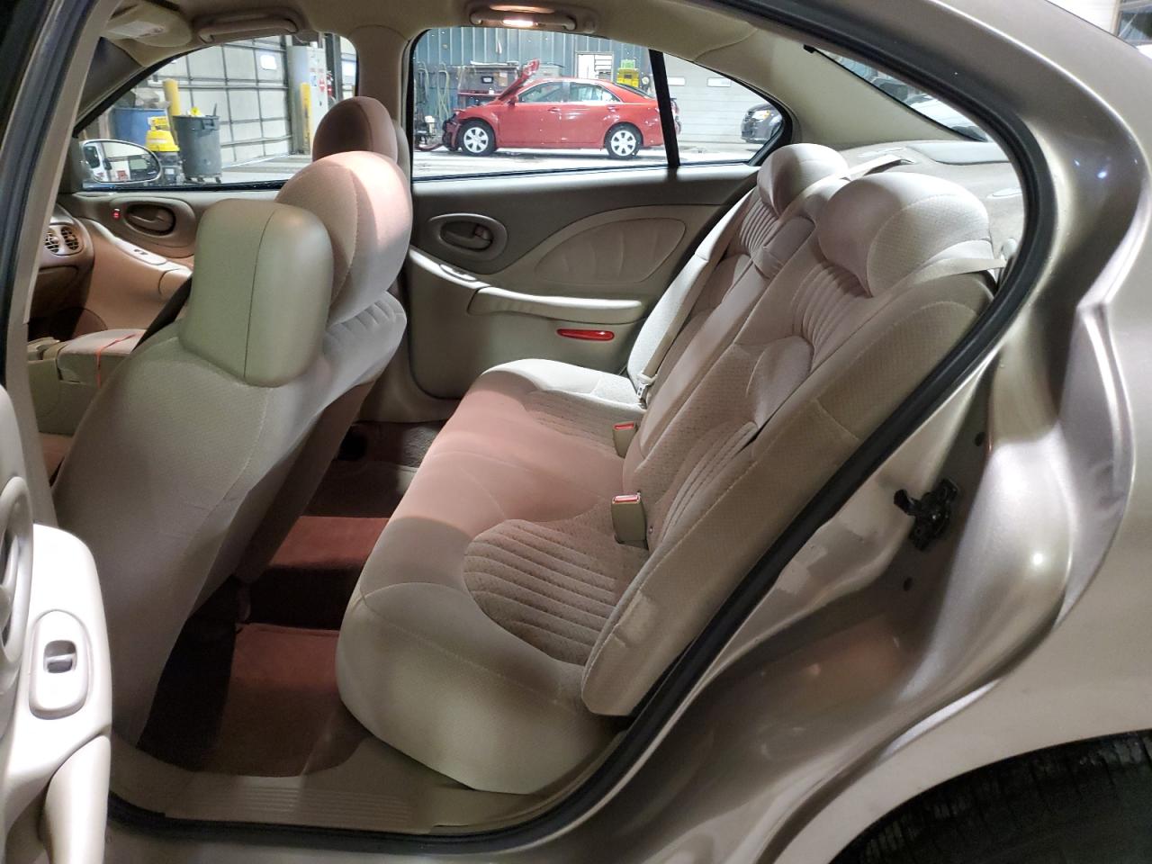 2003 Pontiac Bonneville - Image 10