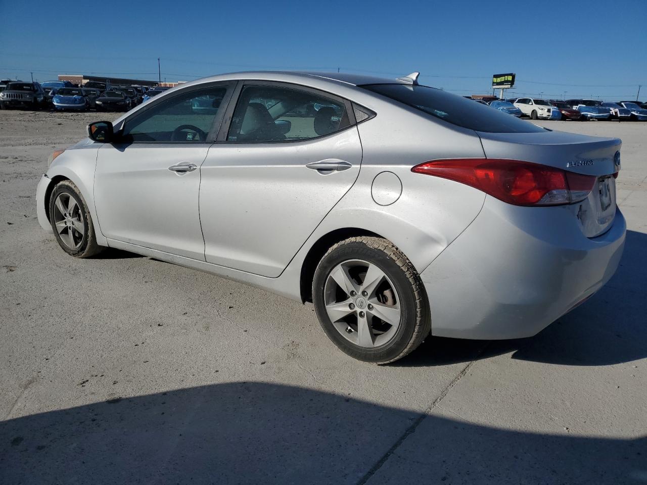 2011 Hyundai Elantra - Image 2
