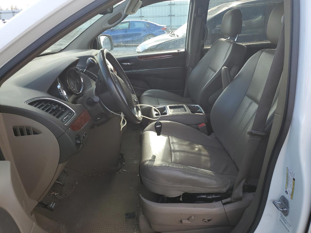 2013 Chrysler Town & Country - Image 7