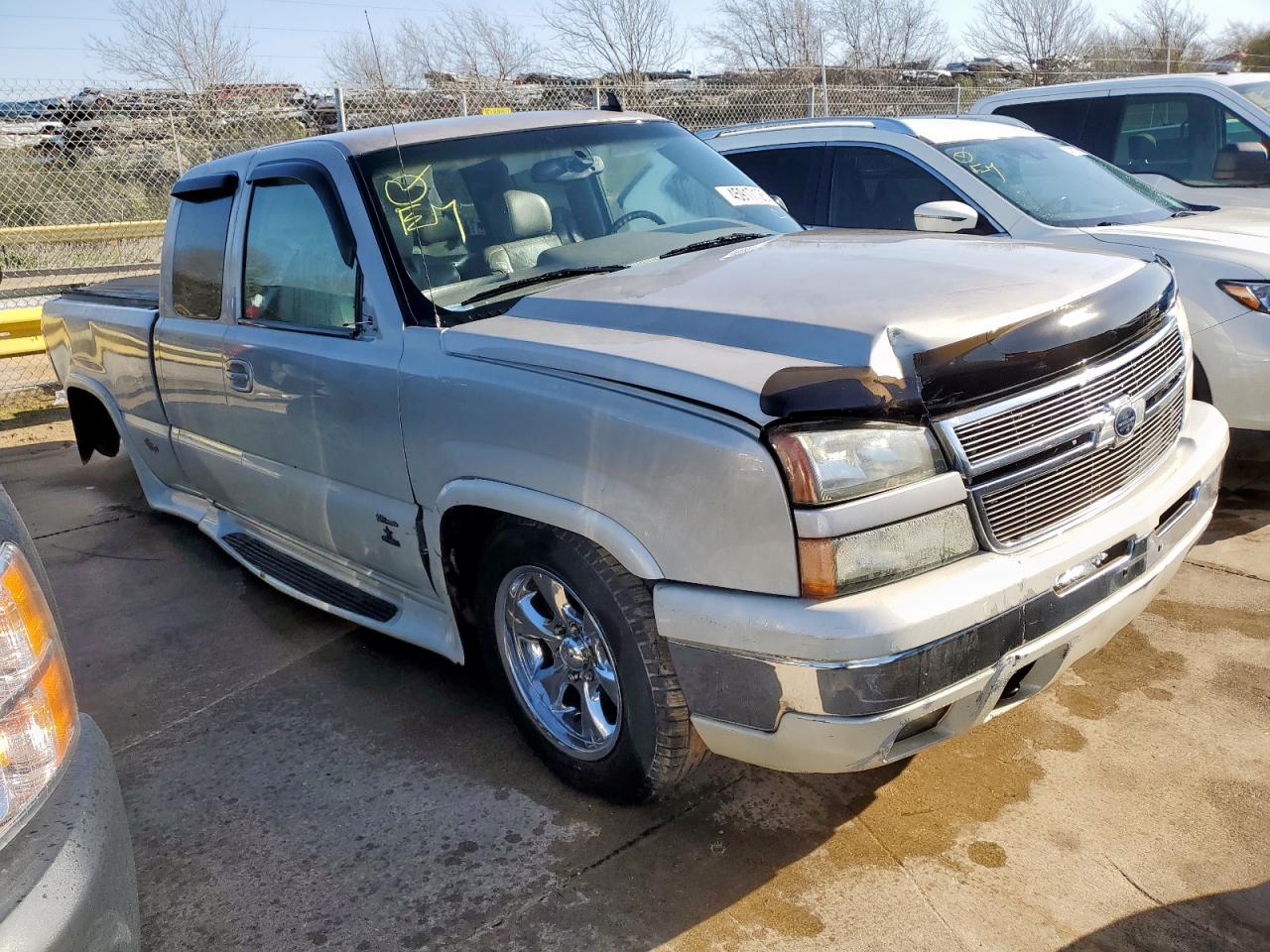 2006 Chevrolet Silverado - Image 4