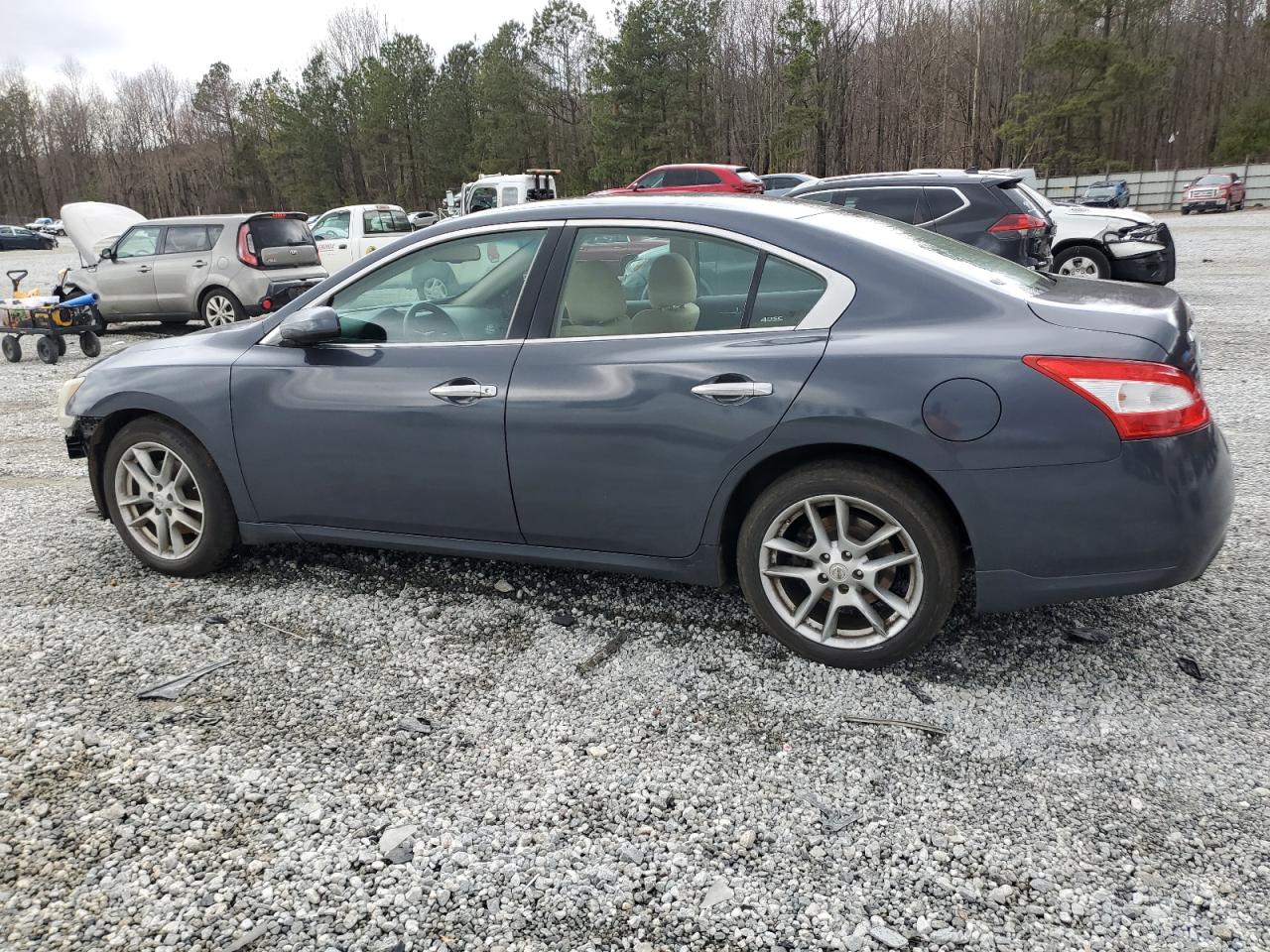 2010 Nissan Maxima - Image 2