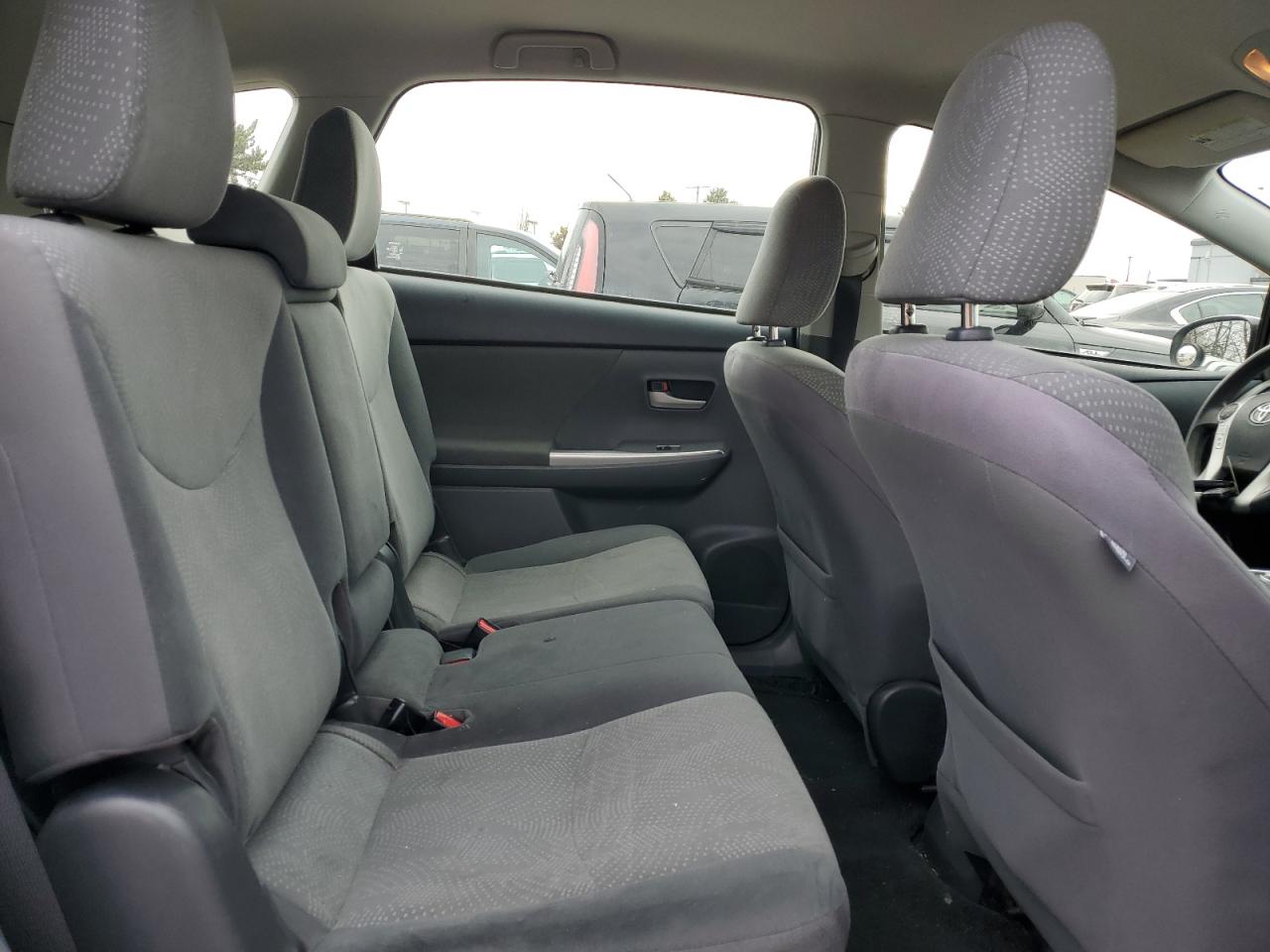 2012 Toyota Prius - Image 11
