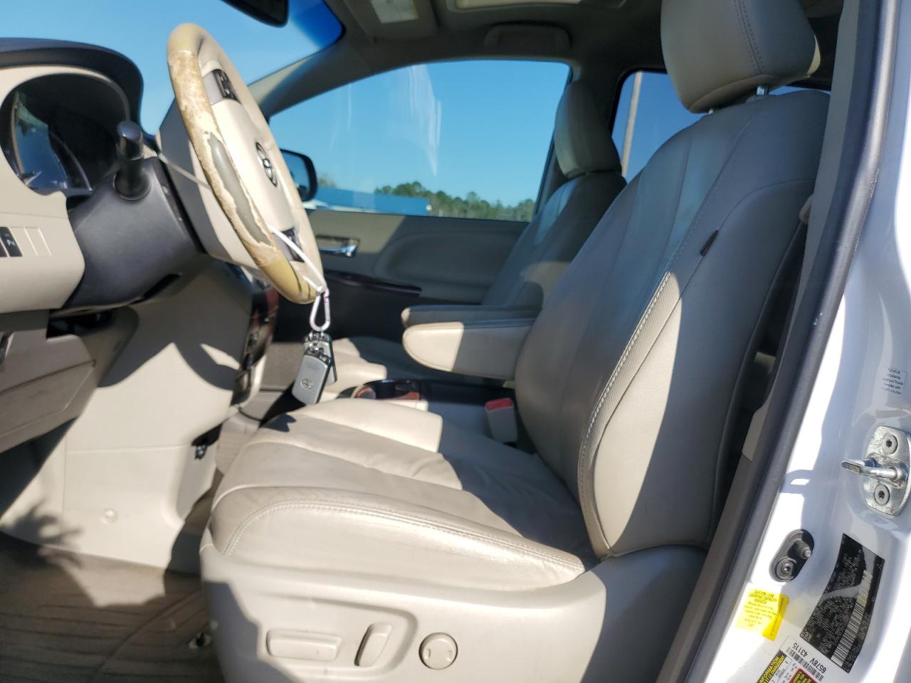 2013 Toyota Sienna - Image 7