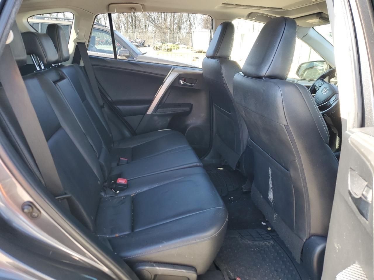 2015 Toyota RAV 4 - Image 11