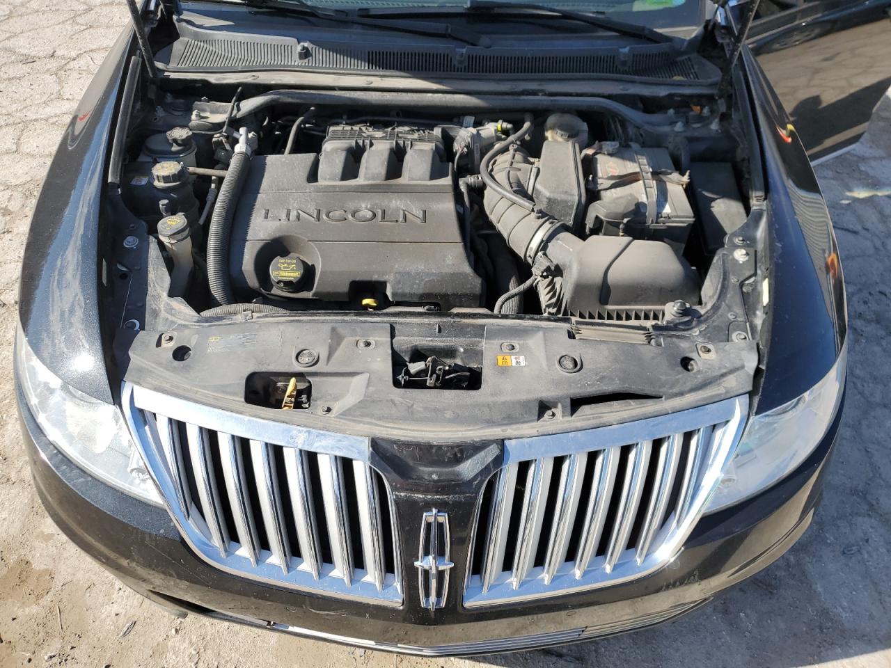 2011 Lincoln MKS - Image 13