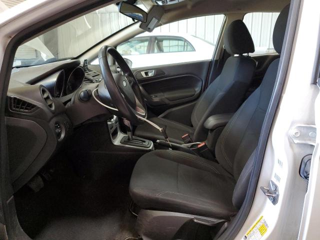  FORD FIESTA 2015 Белый