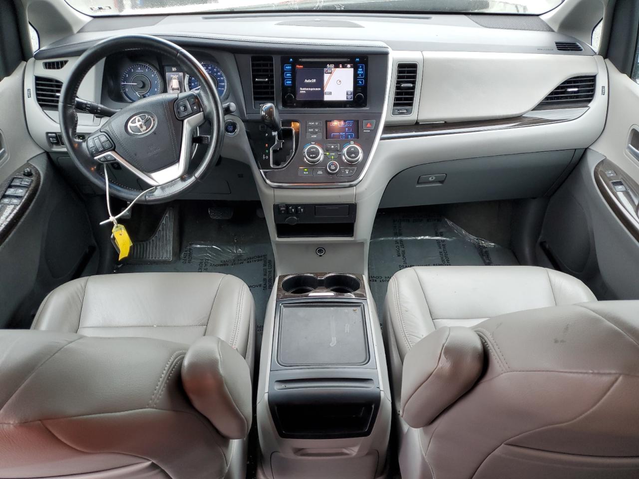 2015 Toyota Sienna - Image 8