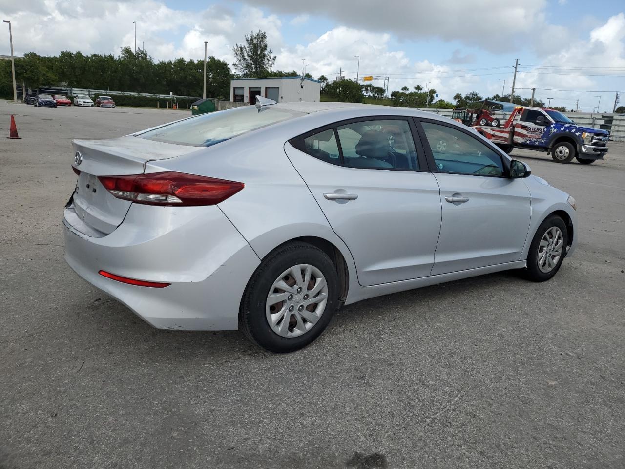 2017 Hyundai Elantra - Image 3