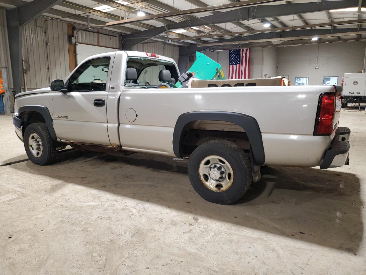 2005 Chevrolet Silverado - Image 2