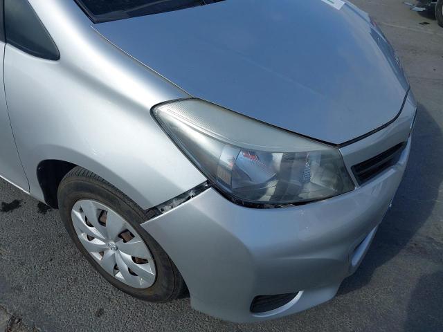 2013 TOYOTA VITZ AUTO
