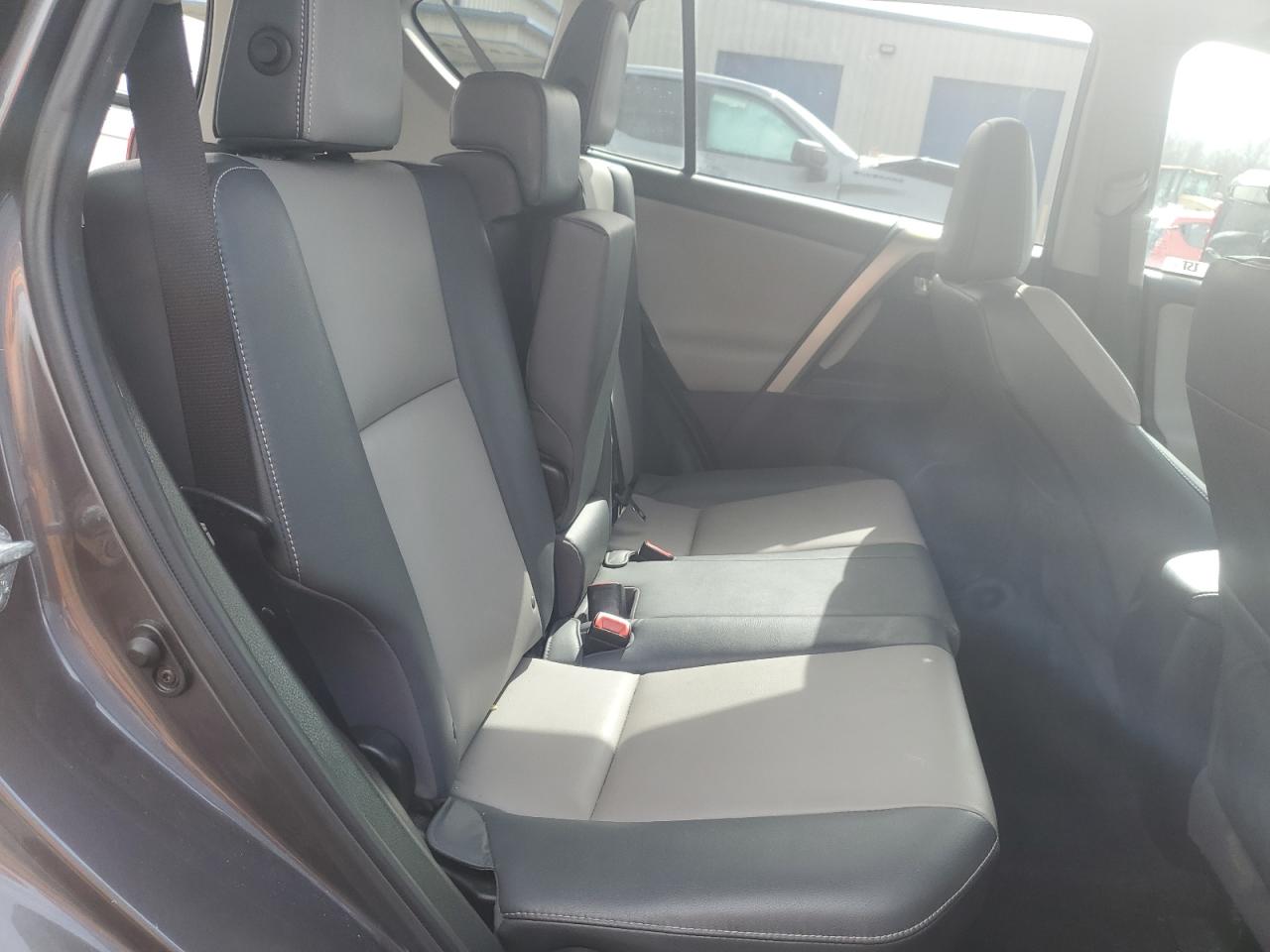 2015 Toyota RAV 4 - Image 11