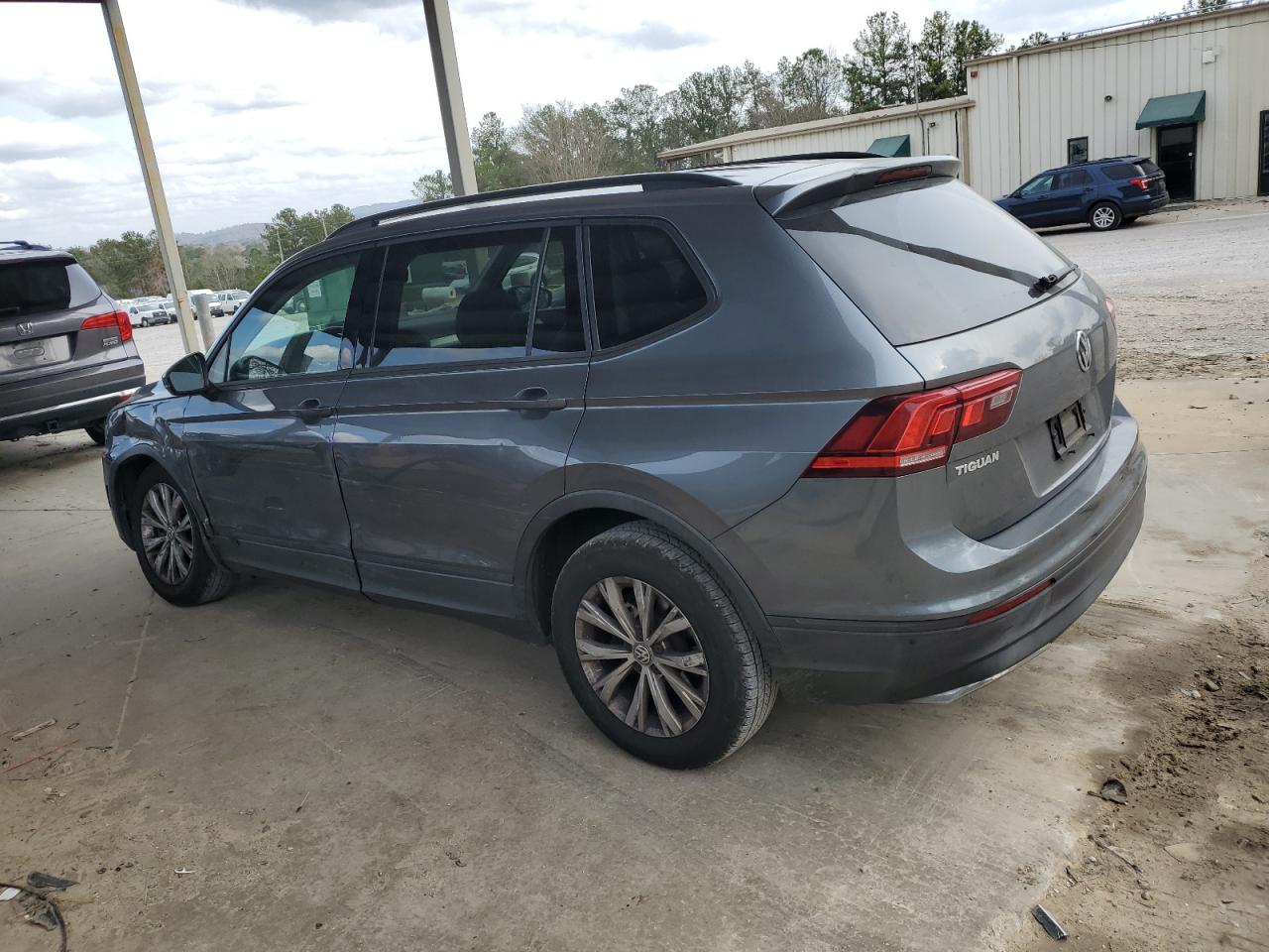 2018 Volkswagen Tiguan - Image 2