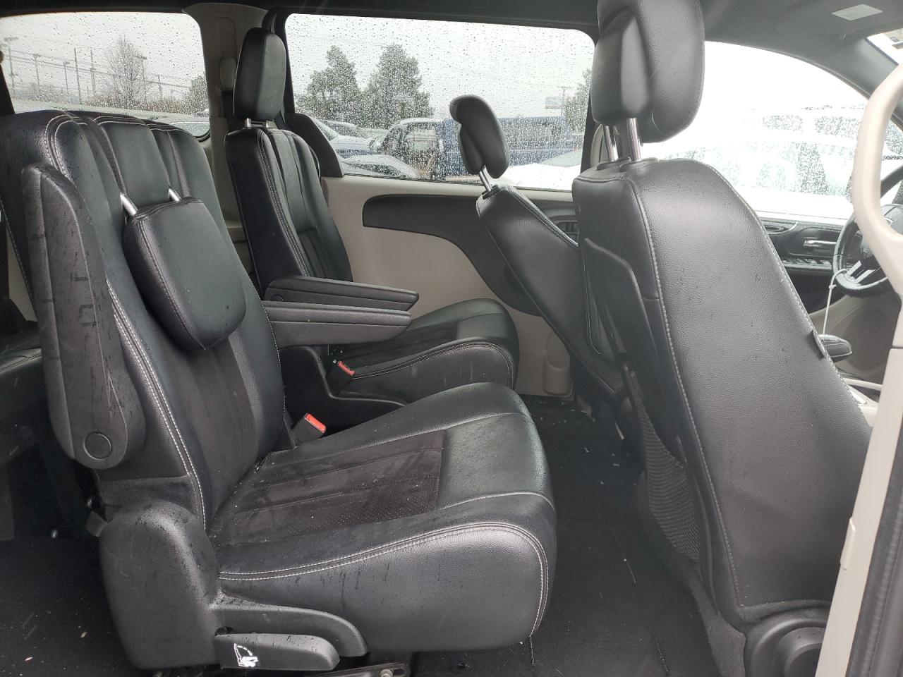 2017 Dodge Caravan - Image 11