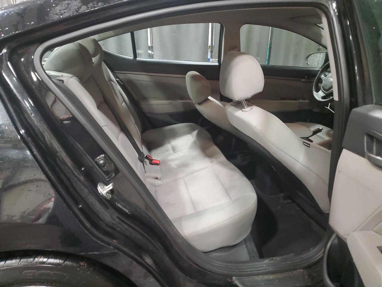 2018 Hyundai Elantra - Image 10