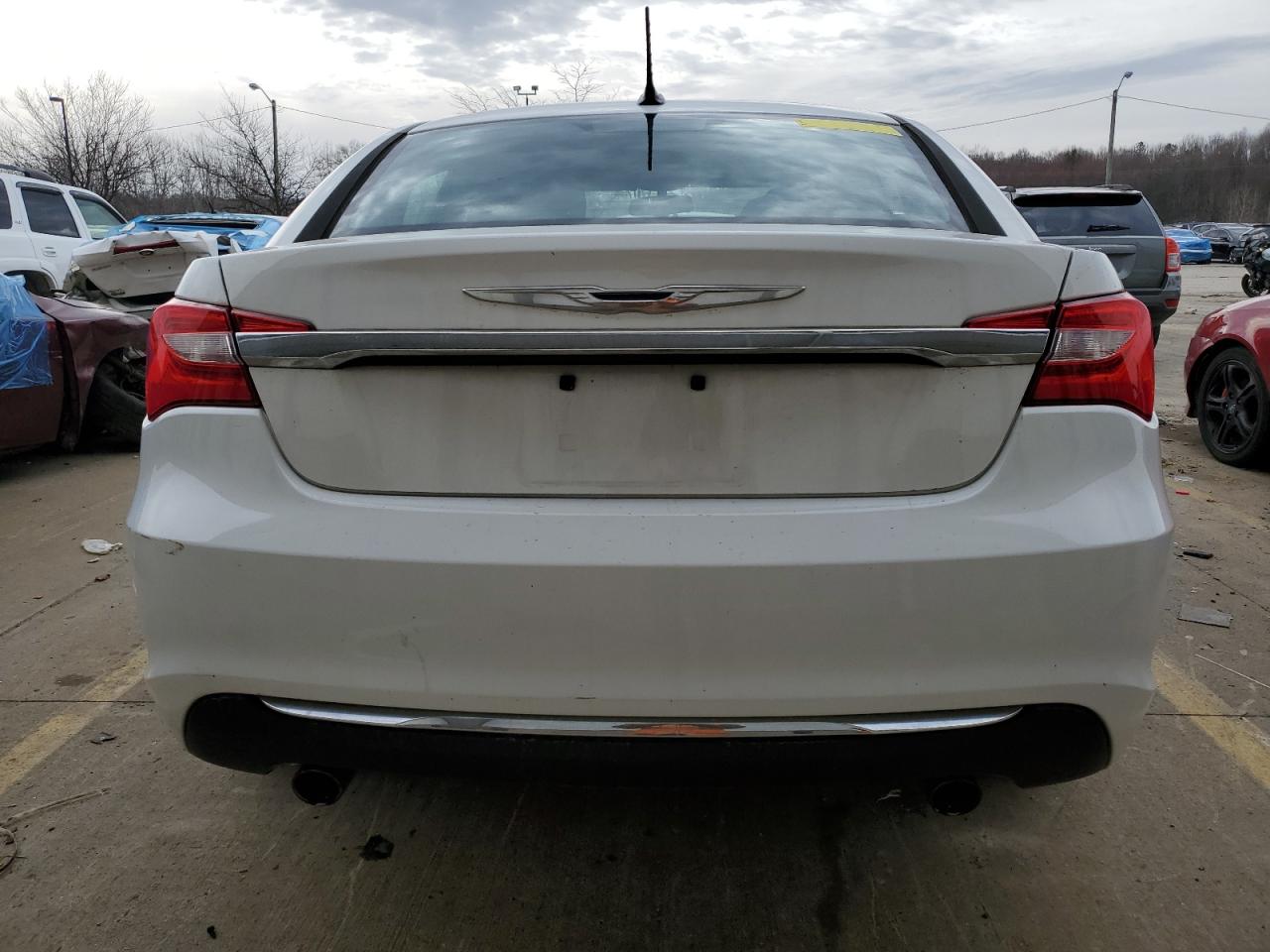 2013 Chrysler 200 - Image 6