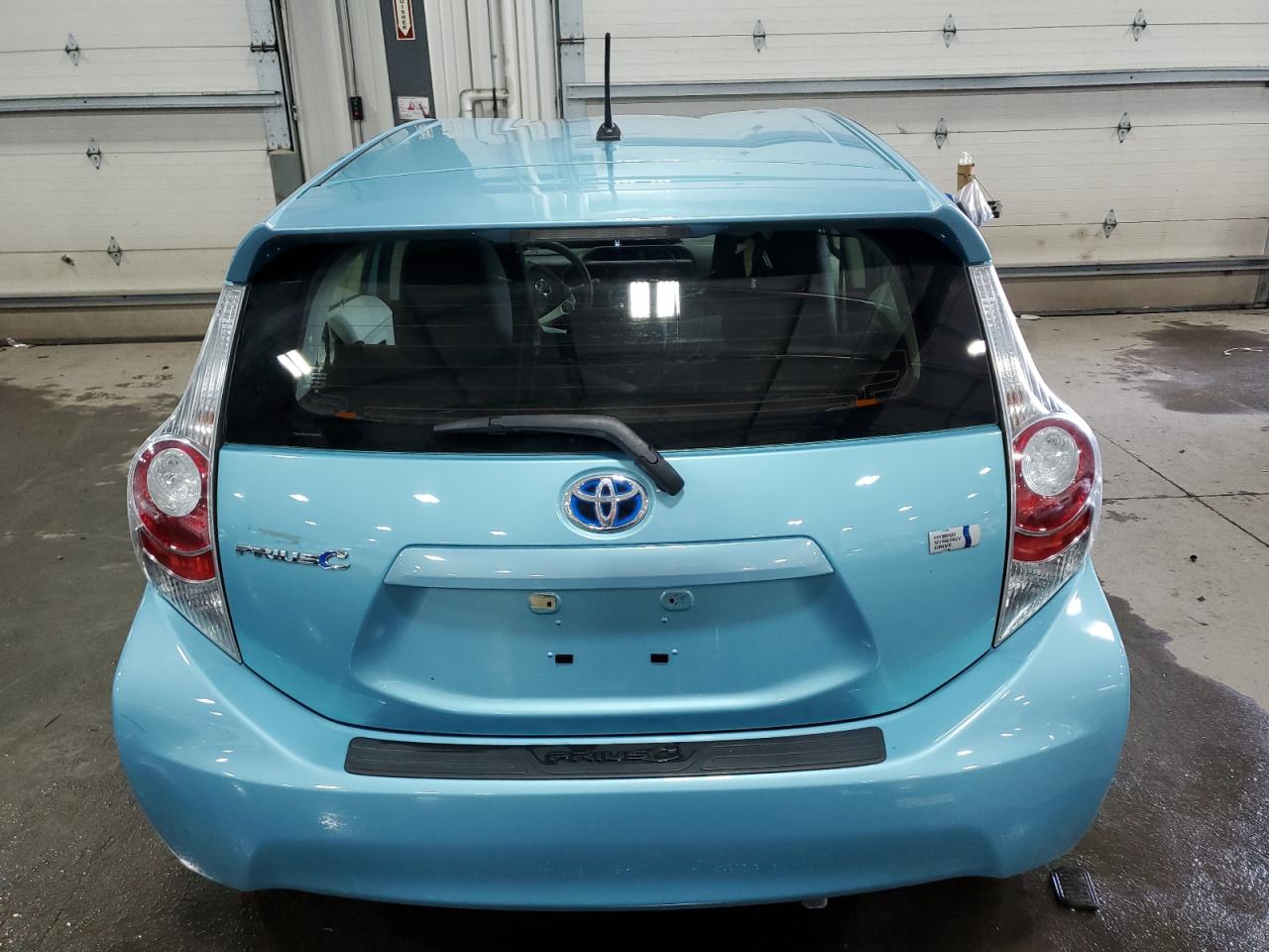 2014 Toyota Prius - Image 6