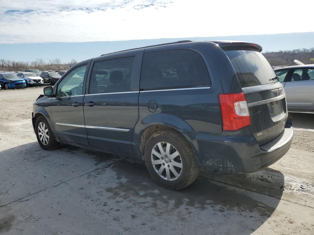 2013 Chrysler Town & Country - Image 2