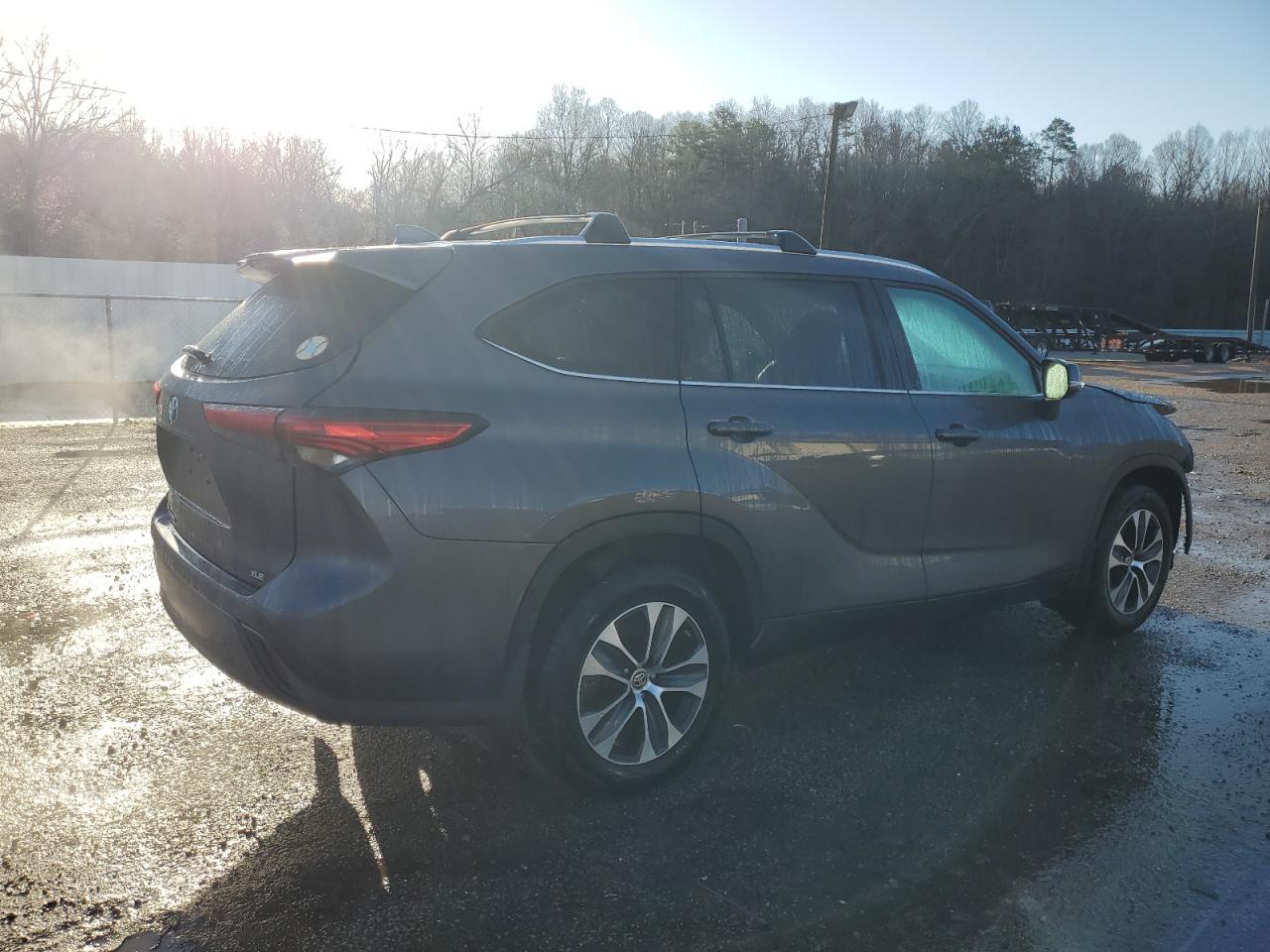 2021 Toyota Highlander - Image 3