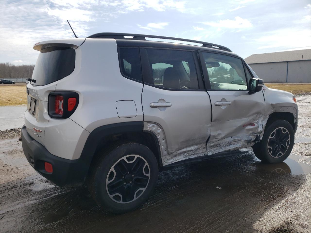 2016 Jeep Renegade - Image 3