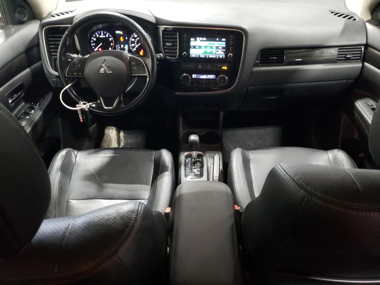 2016 Mitsubishi Outlander - Image 8