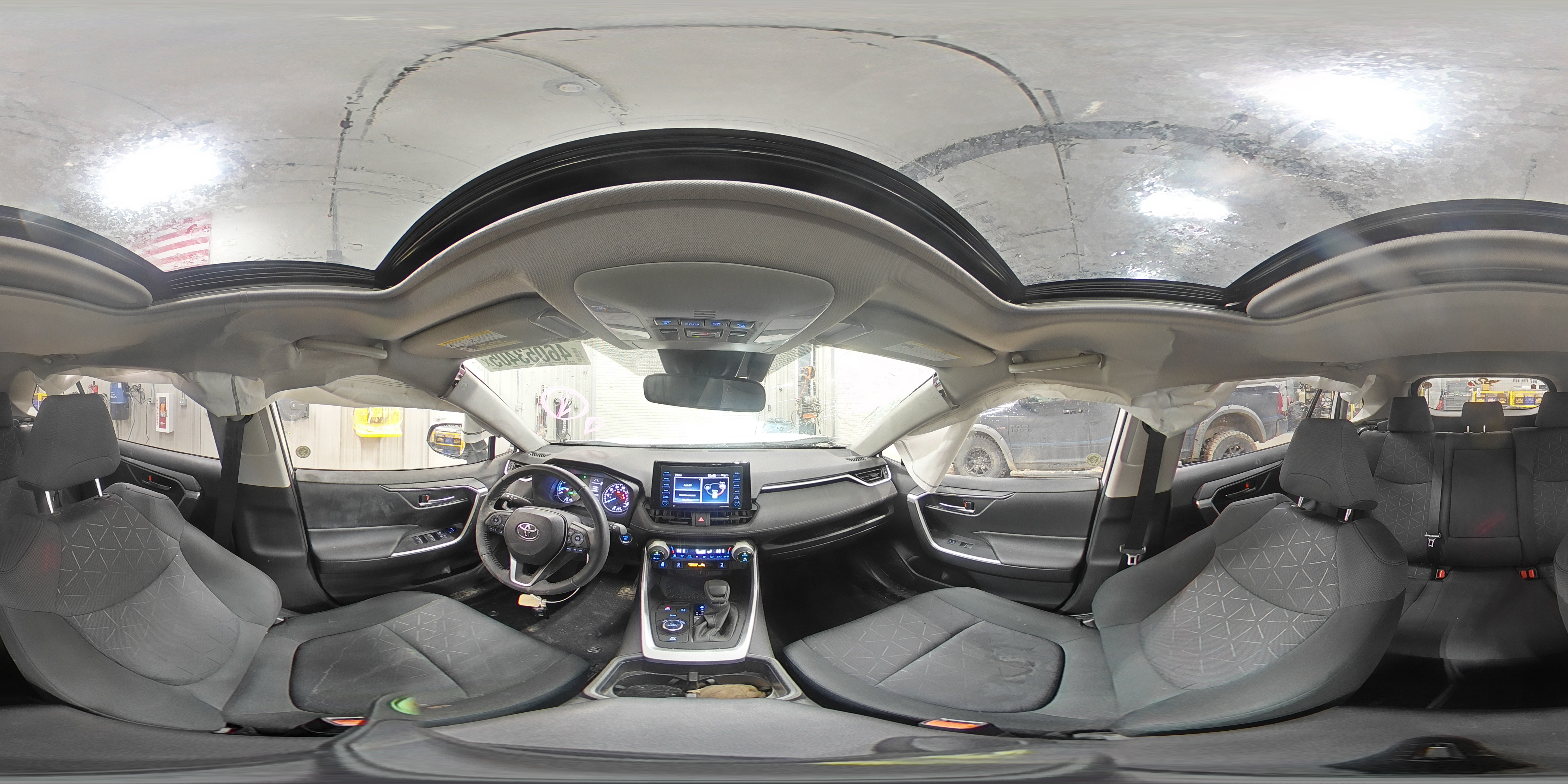 2022 Toyota RAV 4 - Image 12