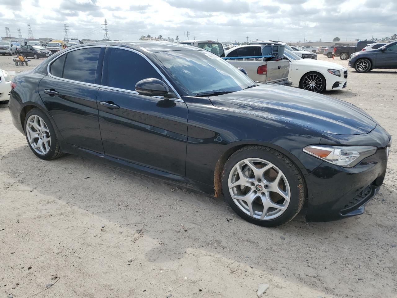 2019 Alfa Romeo Giulia - Image 4