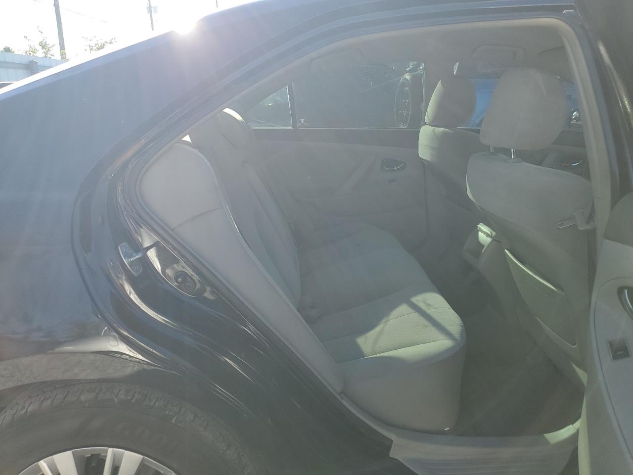 2010 Toyota Camry - Image 10