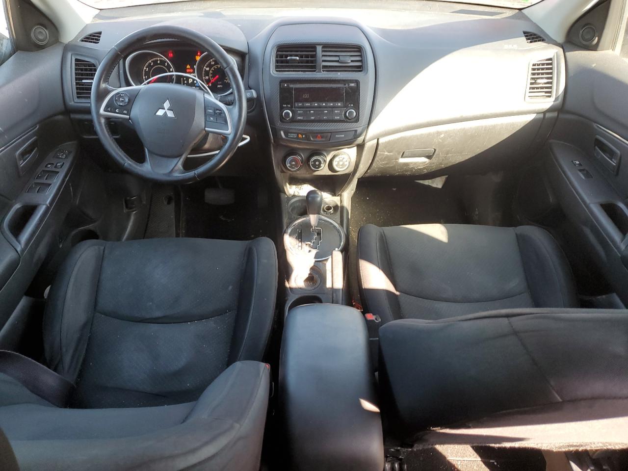 2015 Mitsubishi Outlander - Image 8