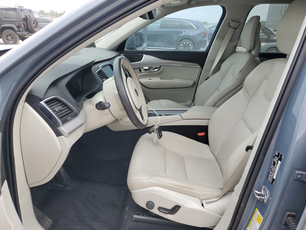 2021 Volvo XC90 - Image 7