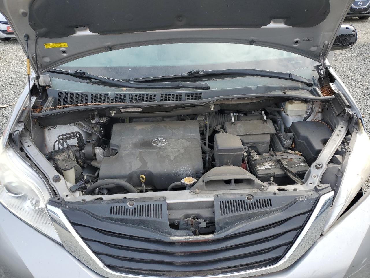 2013 Toyota Sienna - Image 12