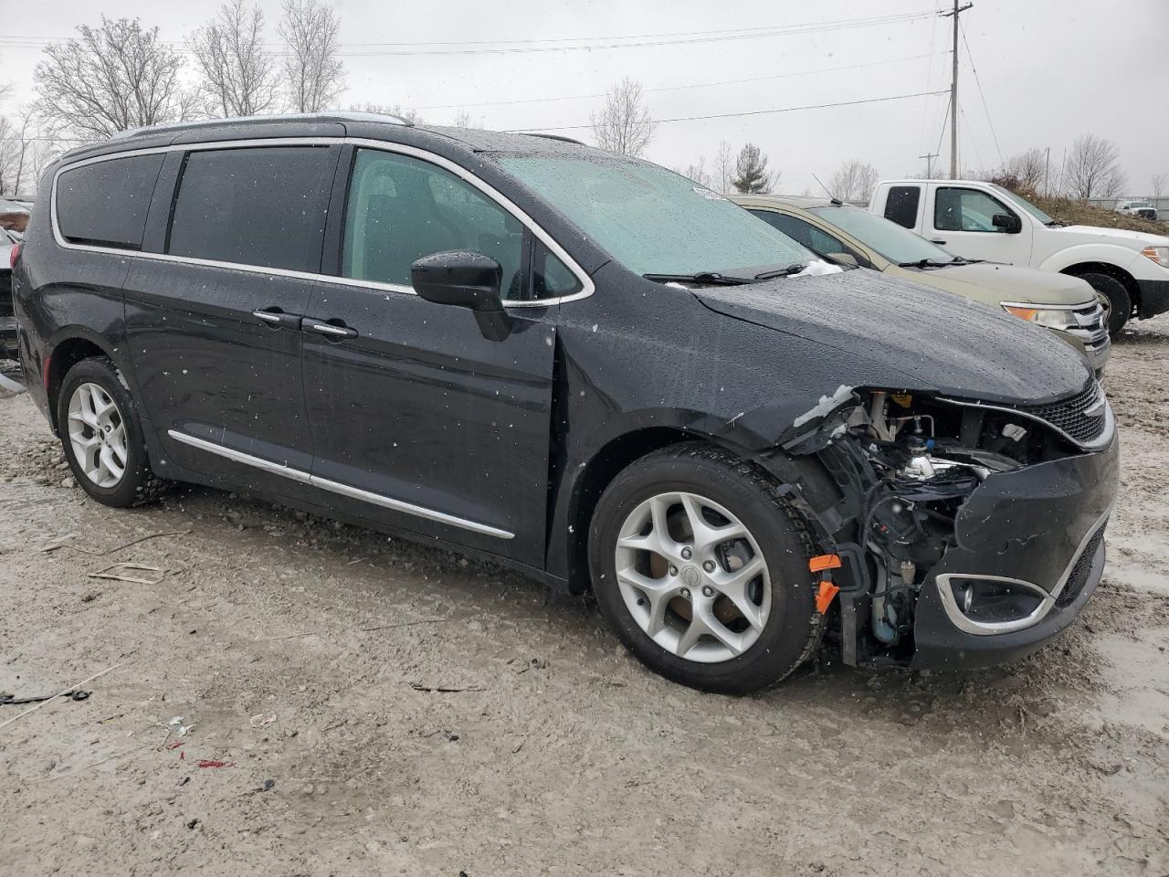 2017 Chrysler Pacifica - Image 4