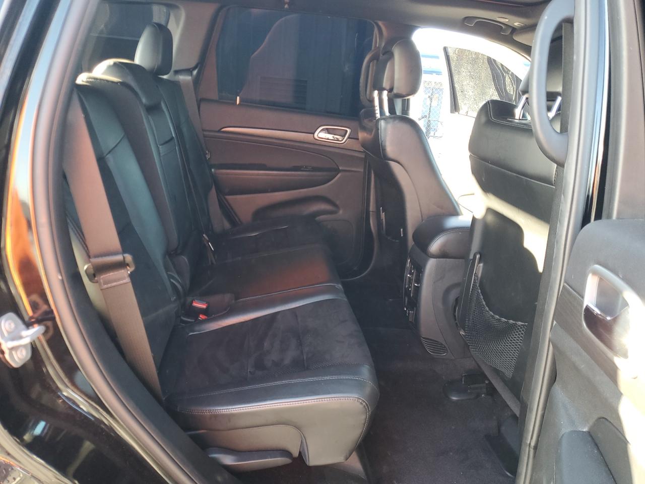 2018 Jeep Grand Cherokee - Image 11