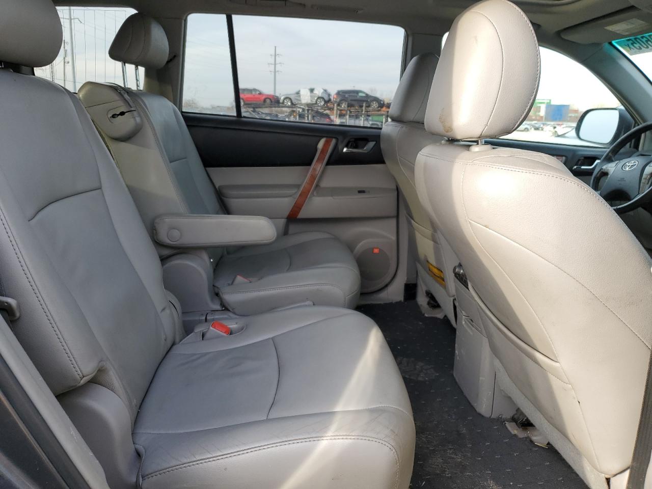 2010 Toyota Highlander - Image 11