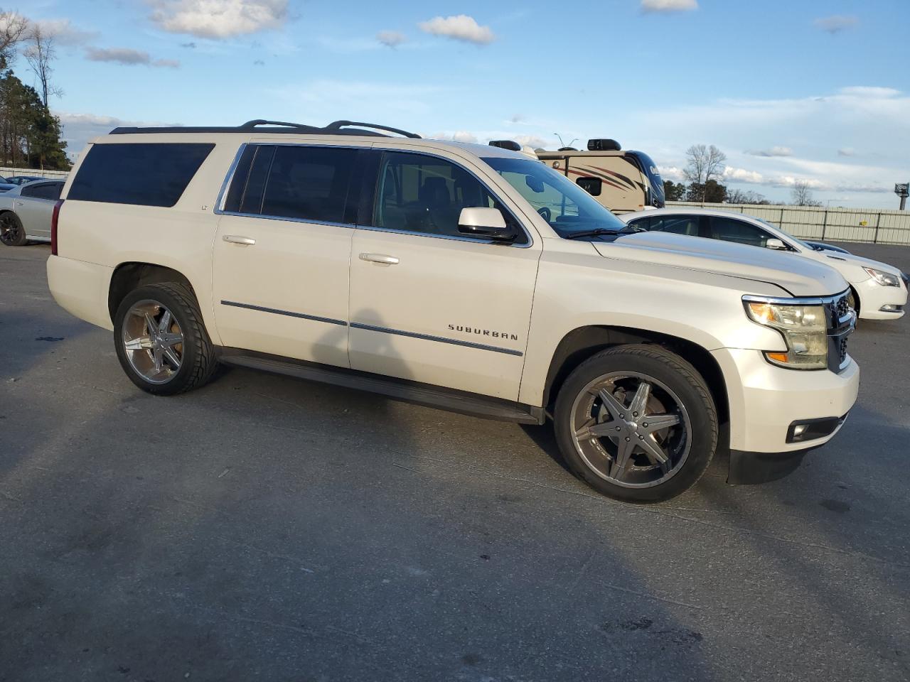 2015 Chevrolet Suburban - Image 4