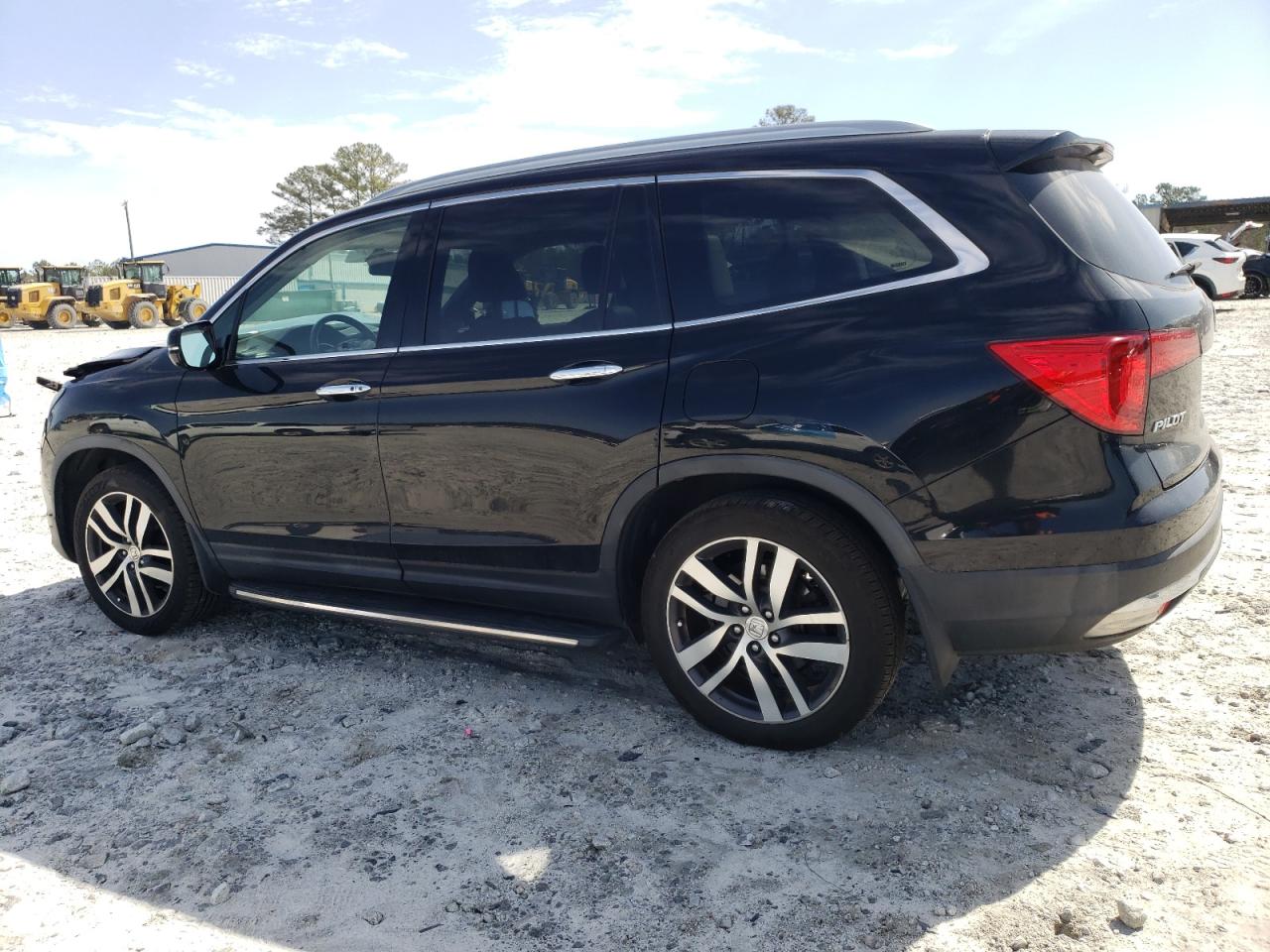 2017 Honda Pilot - Image 2