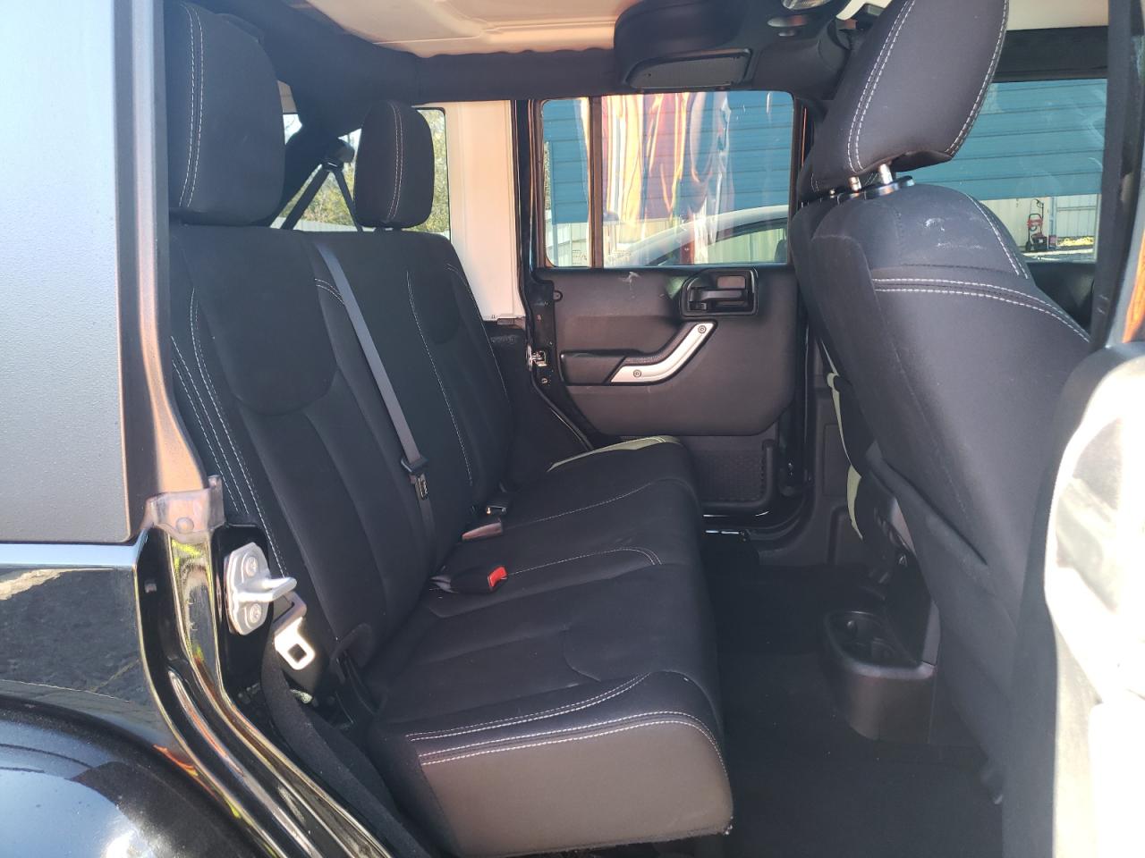 2018 Jeep Wrangler - Image 11