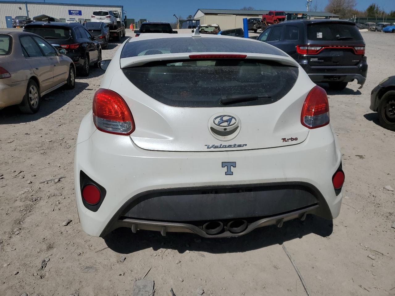 2015 Hyundai Veloster - Image 6