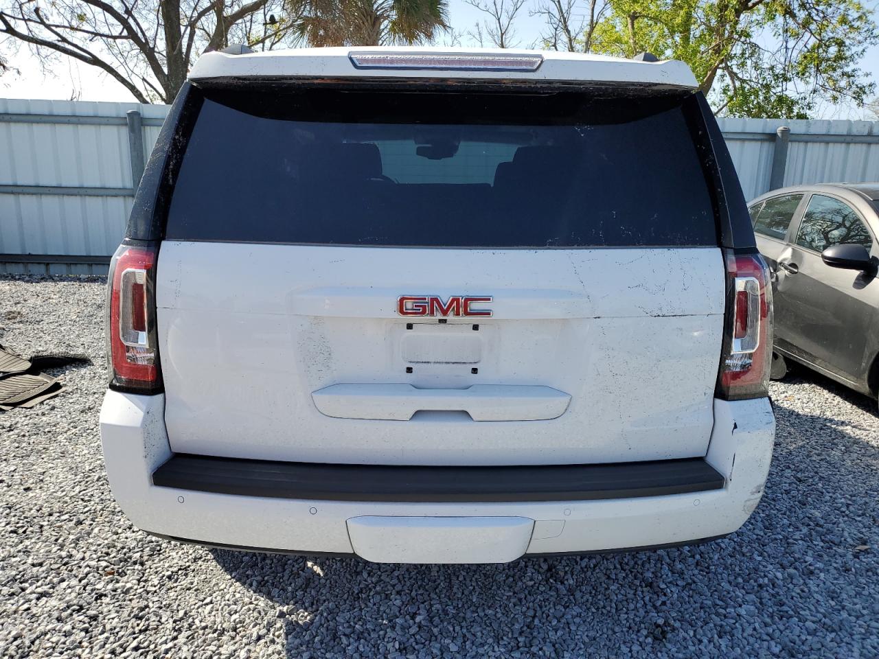 2016 GMC Yukon - Image 6