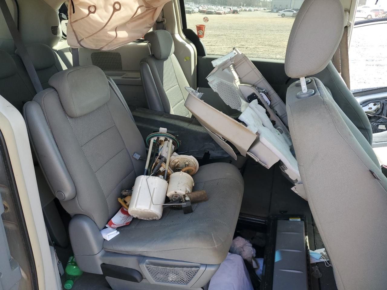 2009 Dodge Caravan - Image 11