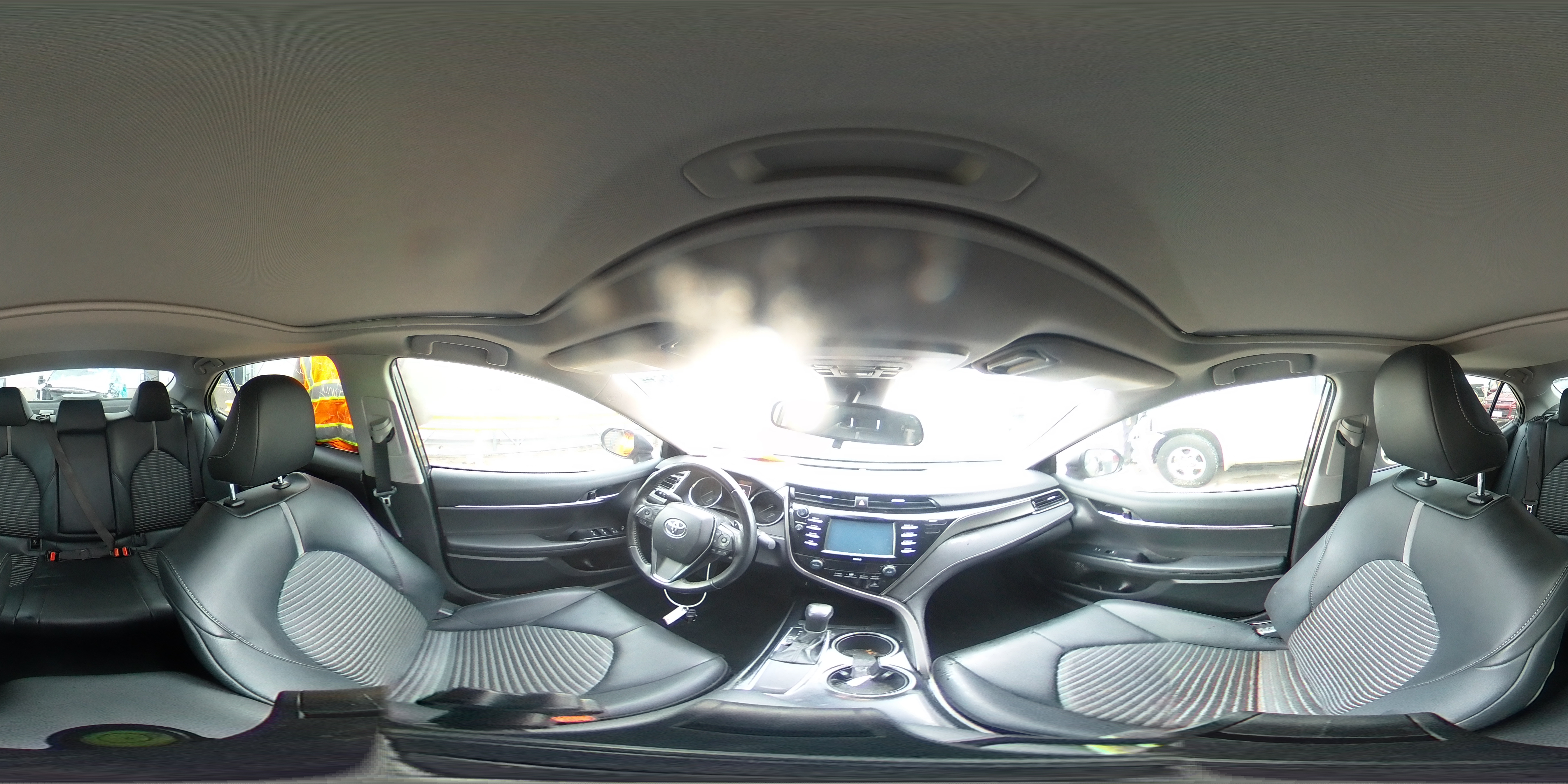 2020 Toyota Camry - Image 15