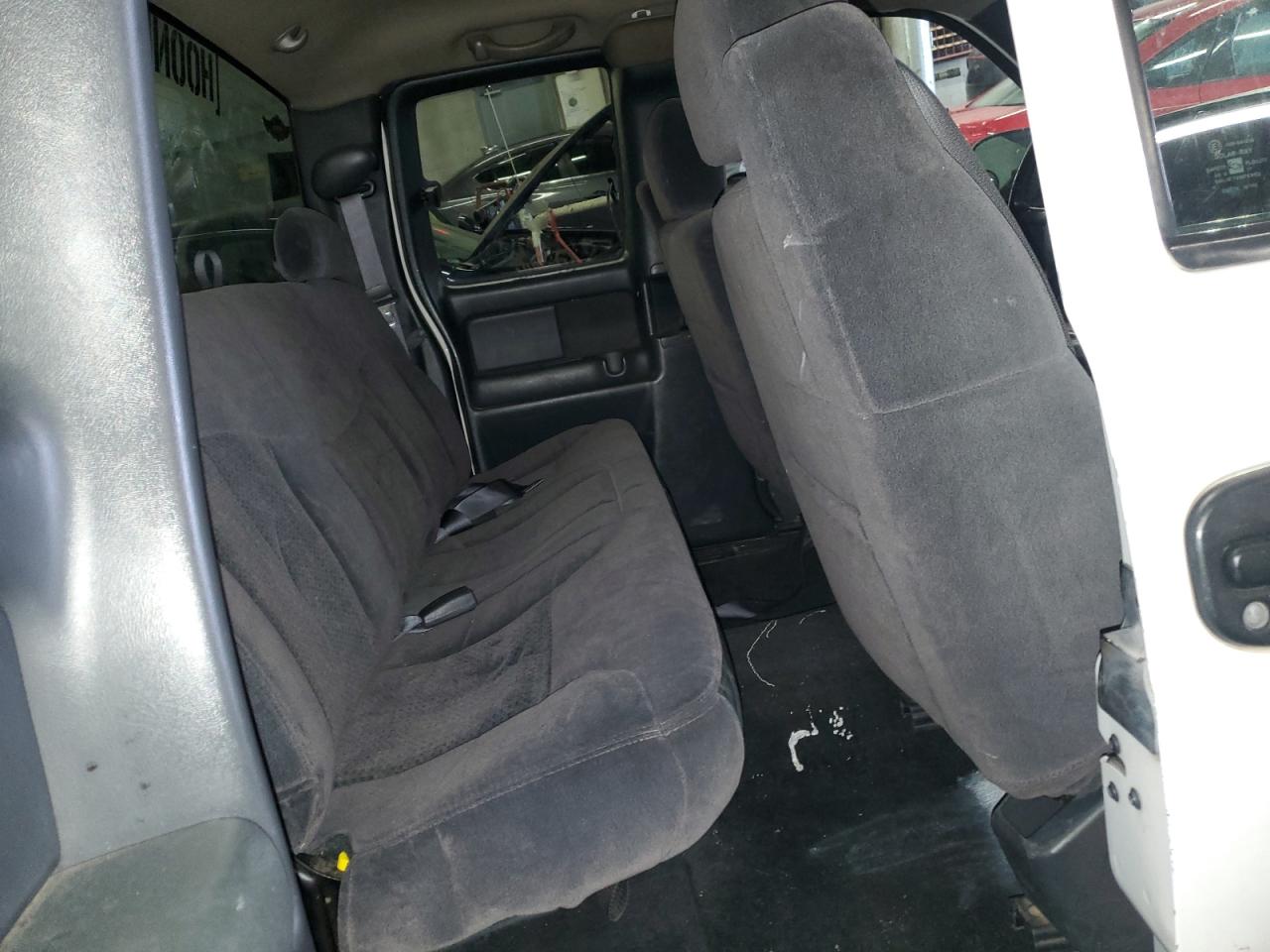 2002 Chevrolet Silverado - Image 10
