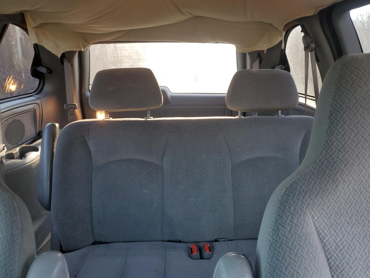 2005 Chrysler Town & Country - Image 10