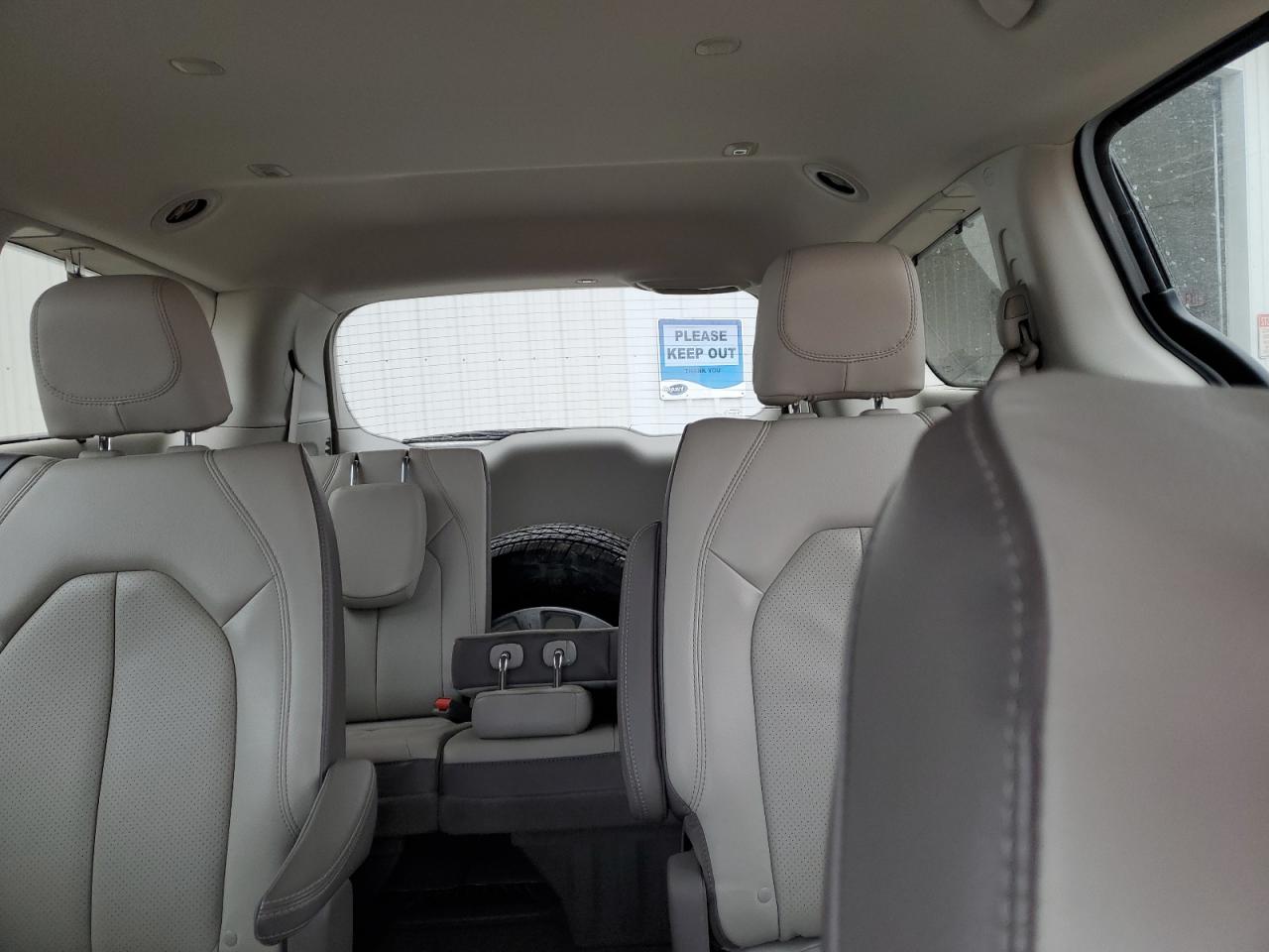 2019 Chrysler Pacifica - Image 10