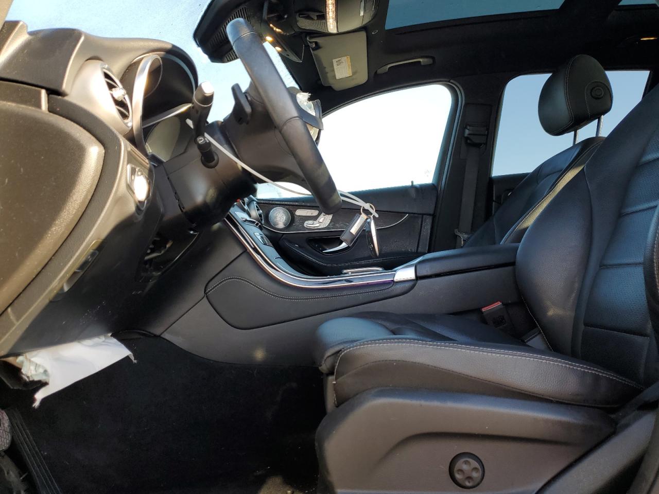 2020 Mercedes-Benz GLC - Image 7